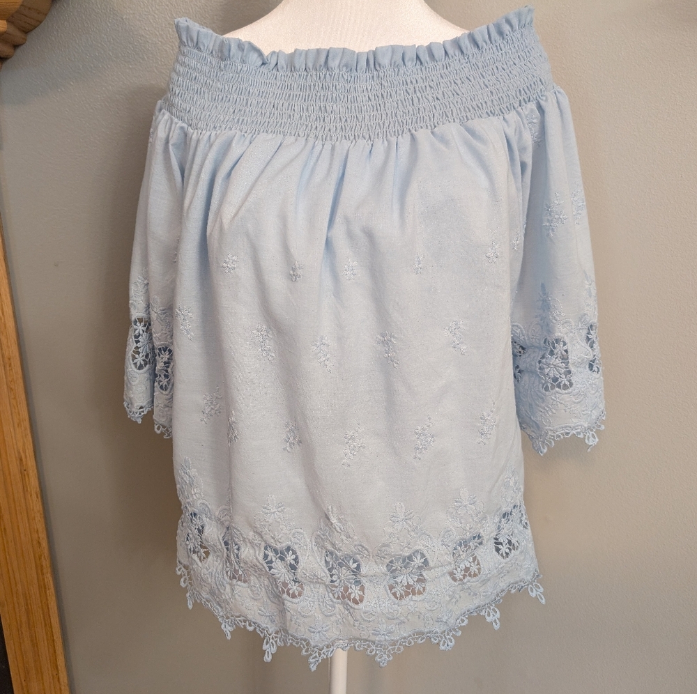 Karen Kane Light Blue Off-Shoulder Embroidered‎ Top Women's Size Medium